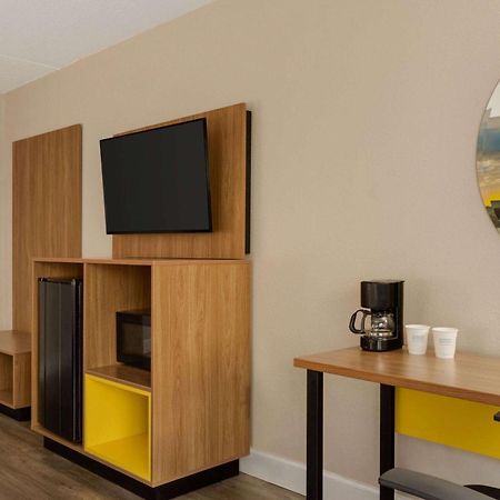 Days Inn By Wyndham Myrtle Beach-Beach Front Экстерьер фото