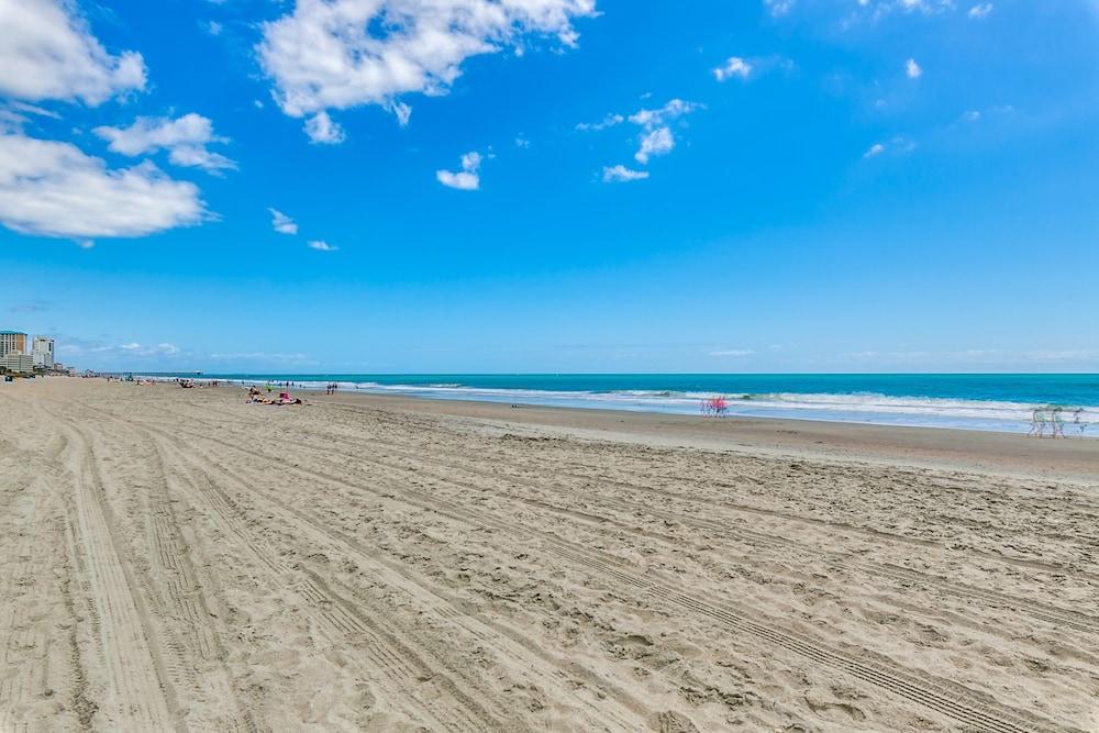 Days Inn By Wyndham Myrtle Beach-Beach Front Экстерьер фото