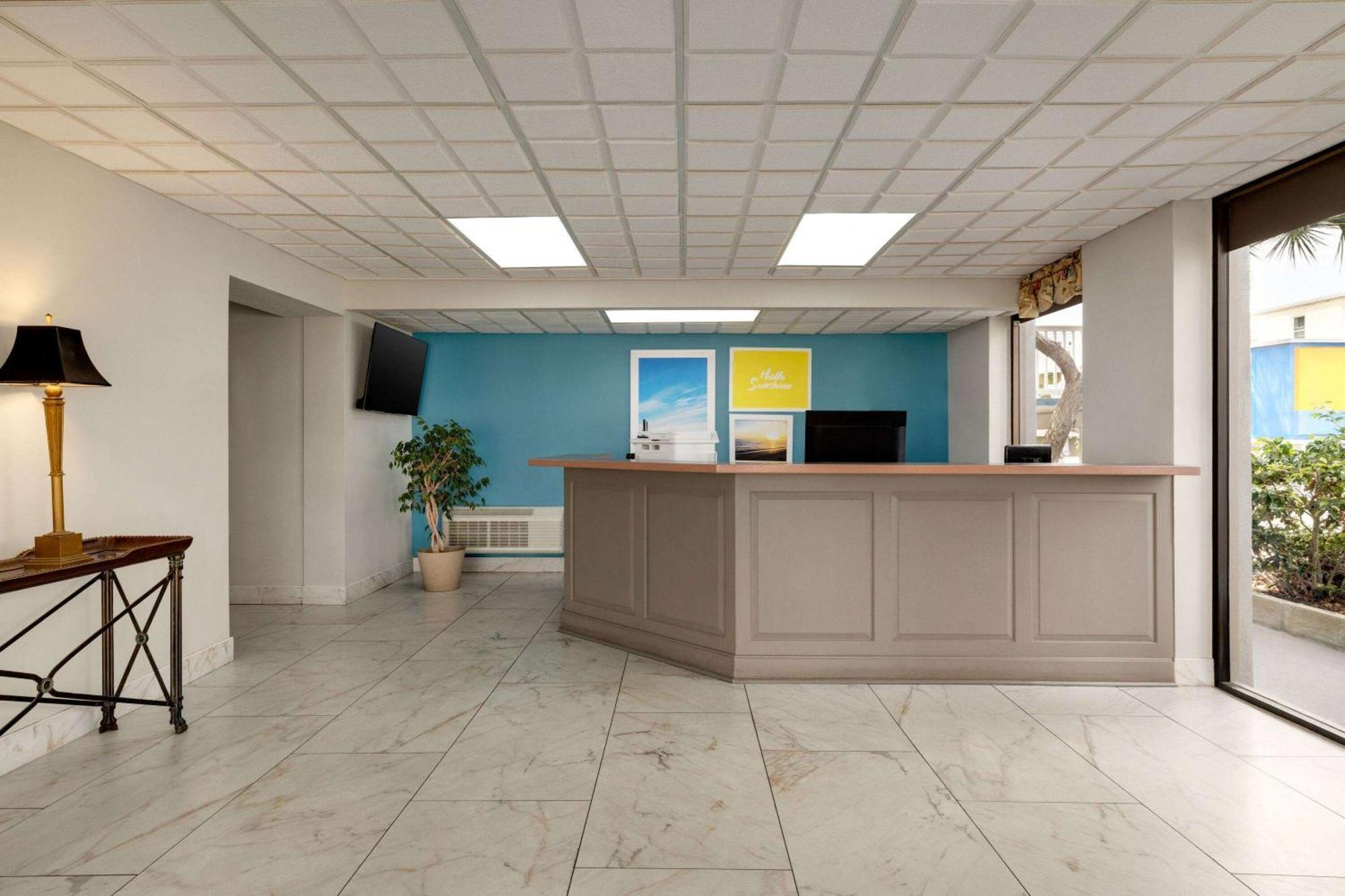 Days Inn By Wyndham Myrtle Beach-Beach Front Экстерьер фото