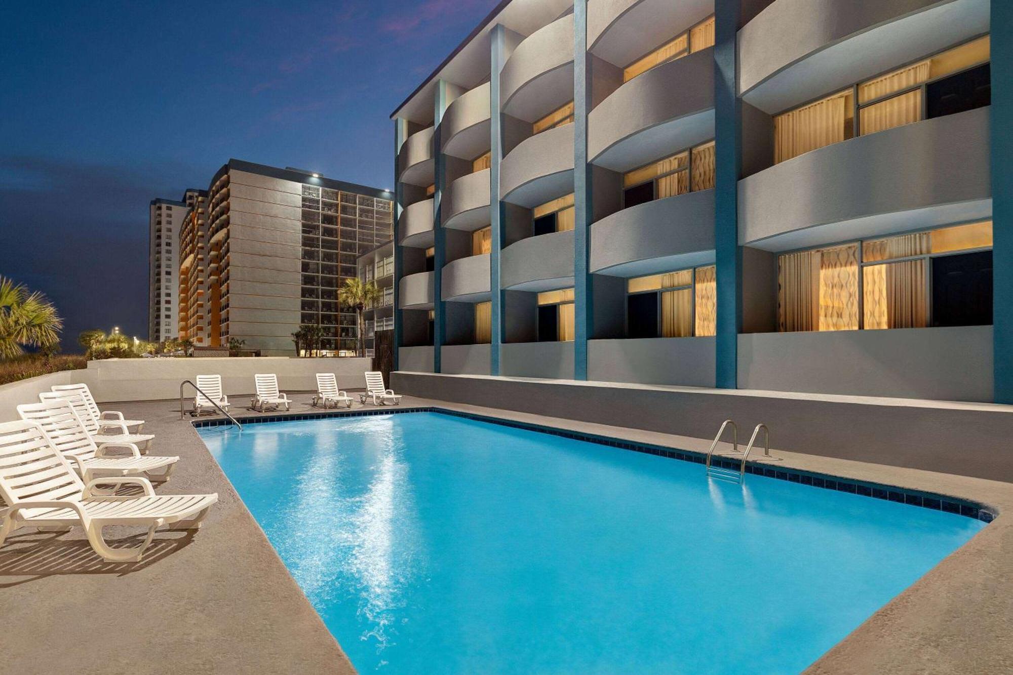 Days Inn By Wyndham Myrtle Beach-Beach Front Экстерьер фото