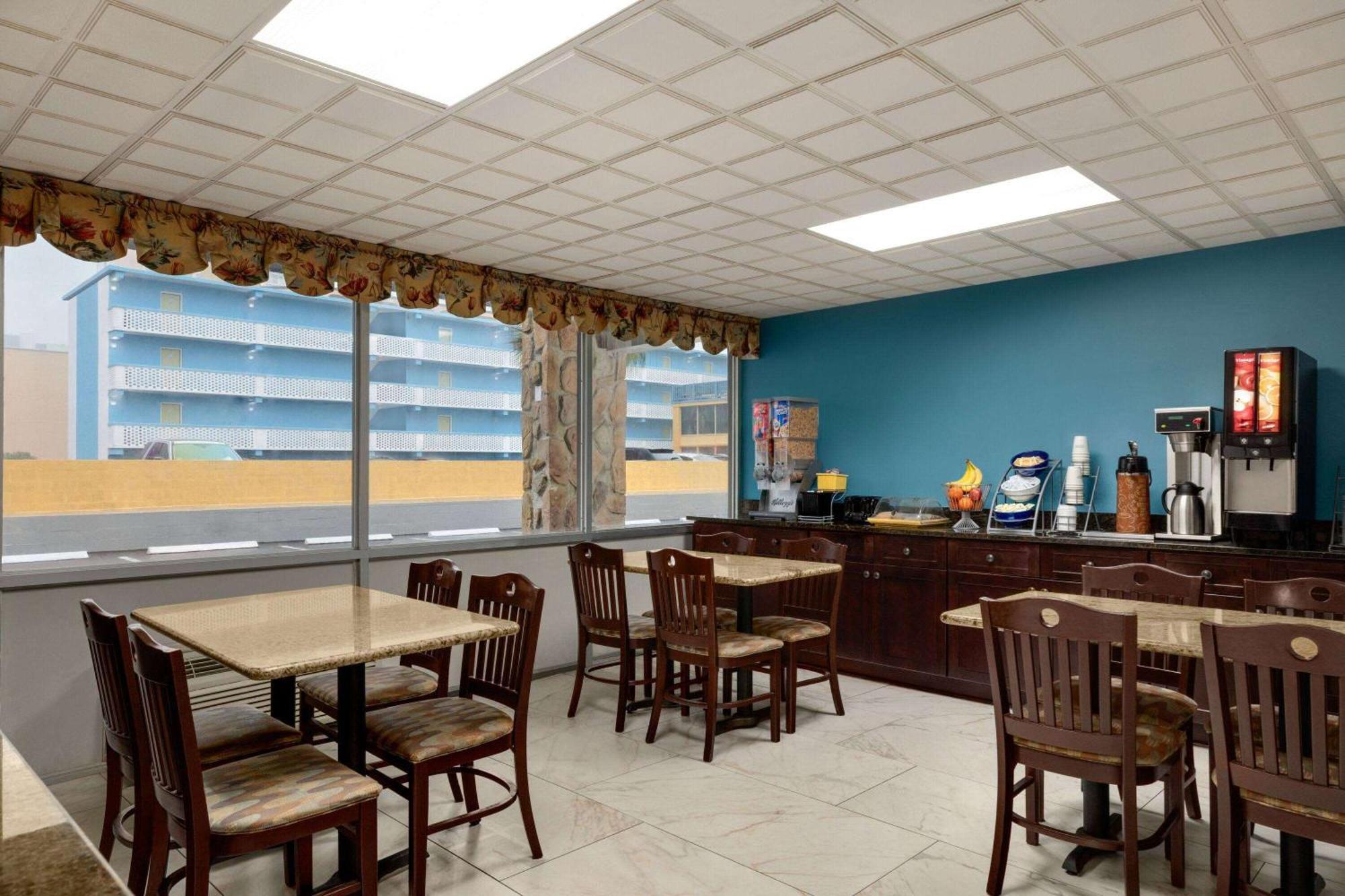 Days Inn By Wyndham Myrtle Beach-Beach Front Экстерьер фото