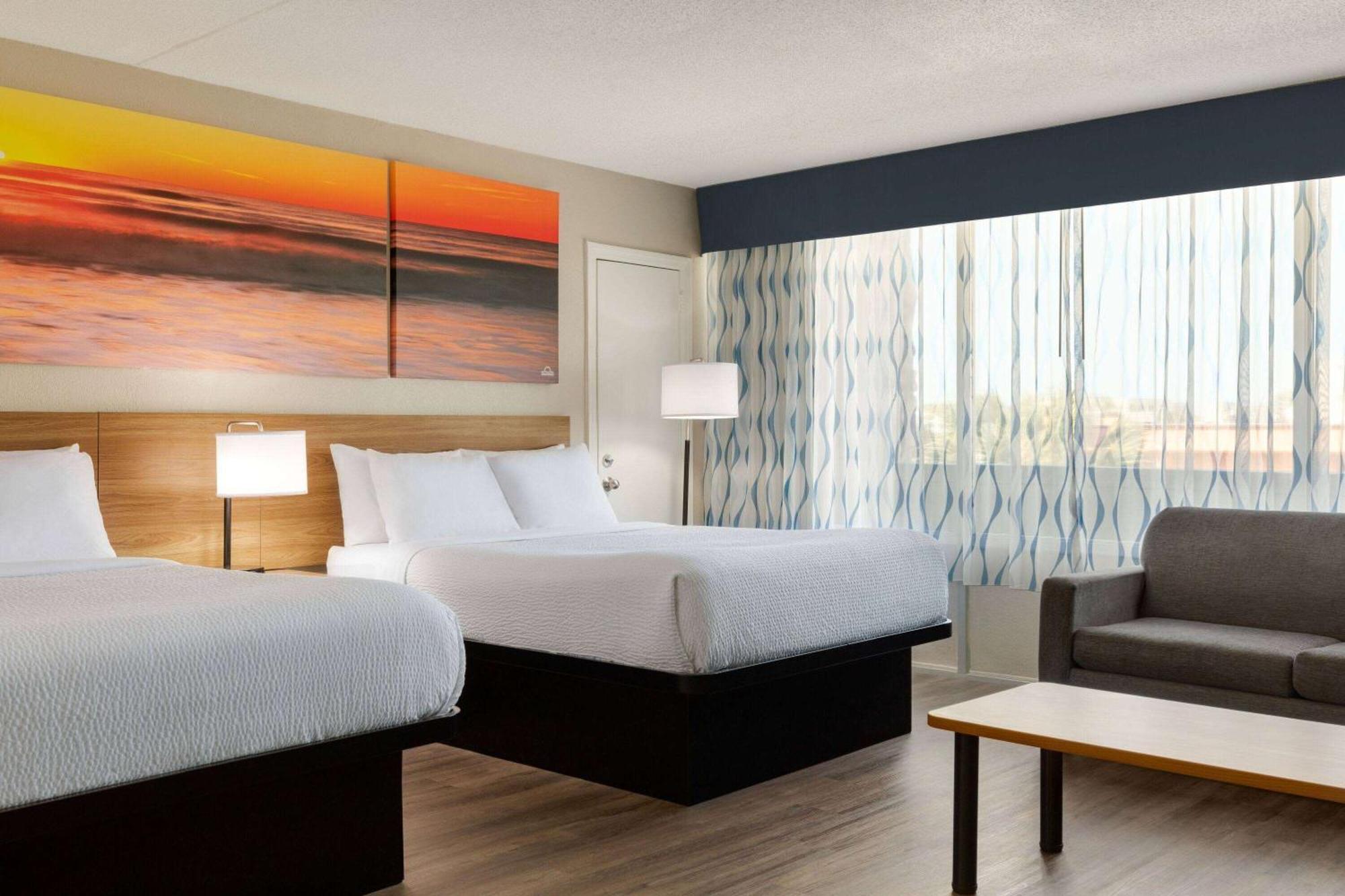 Days Inn By Wyndham Myrtle Beach-Beach Front Экстерьер фото