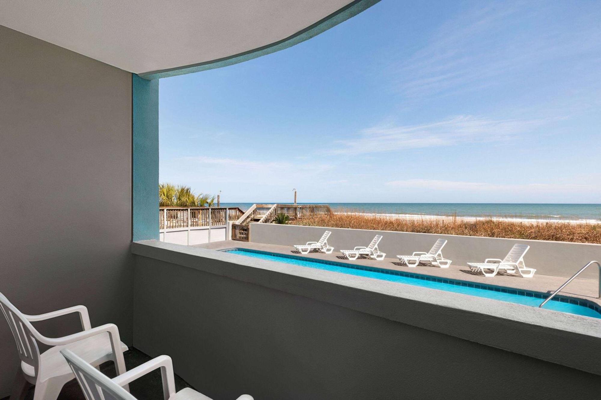 Days Inn By Wyndham Myrtle Beach-Beach Front Экстерьер фото