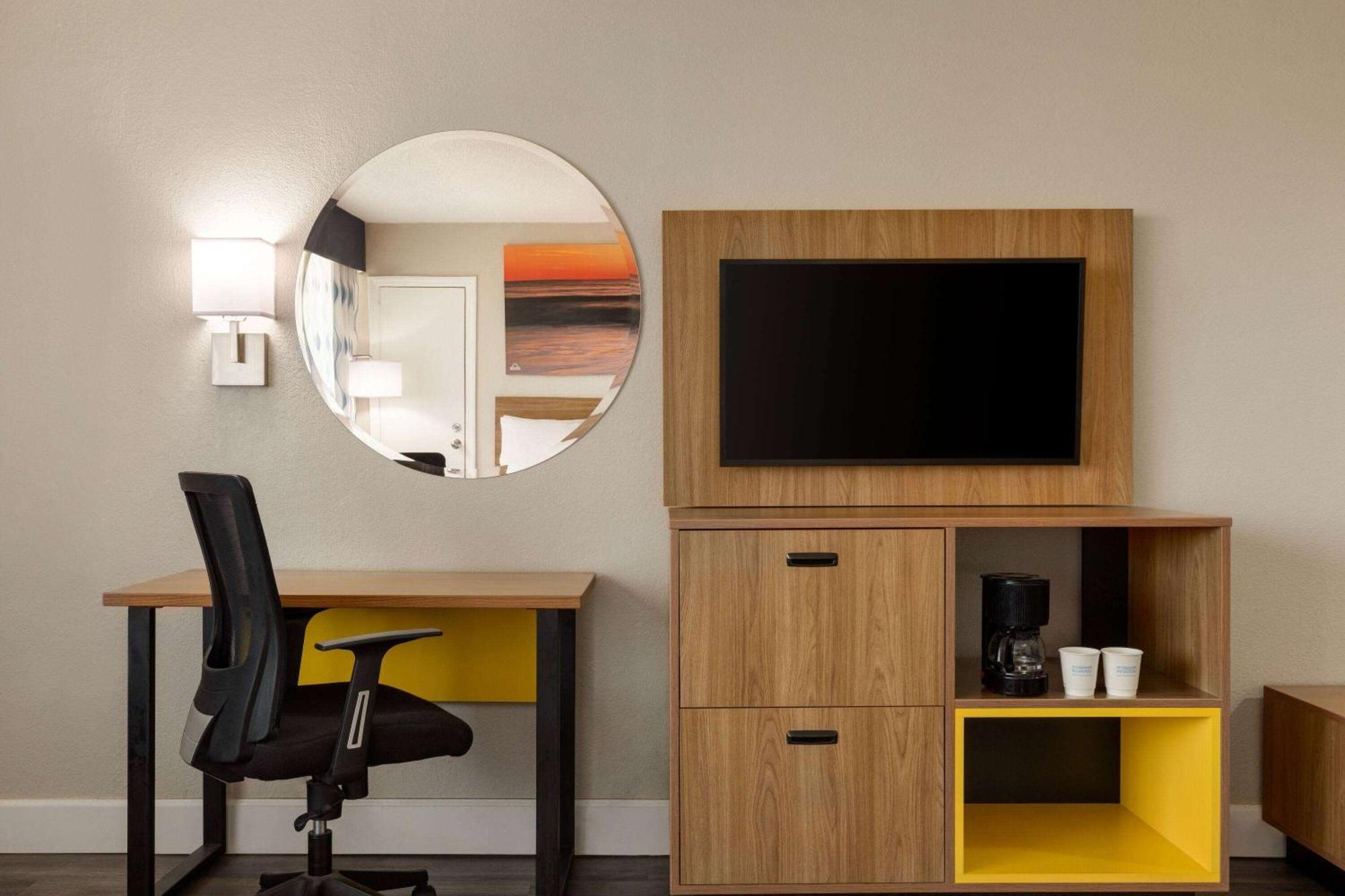 Days Inn By Wyndham Myrtle Beach-Beach Front Экстерьер фото