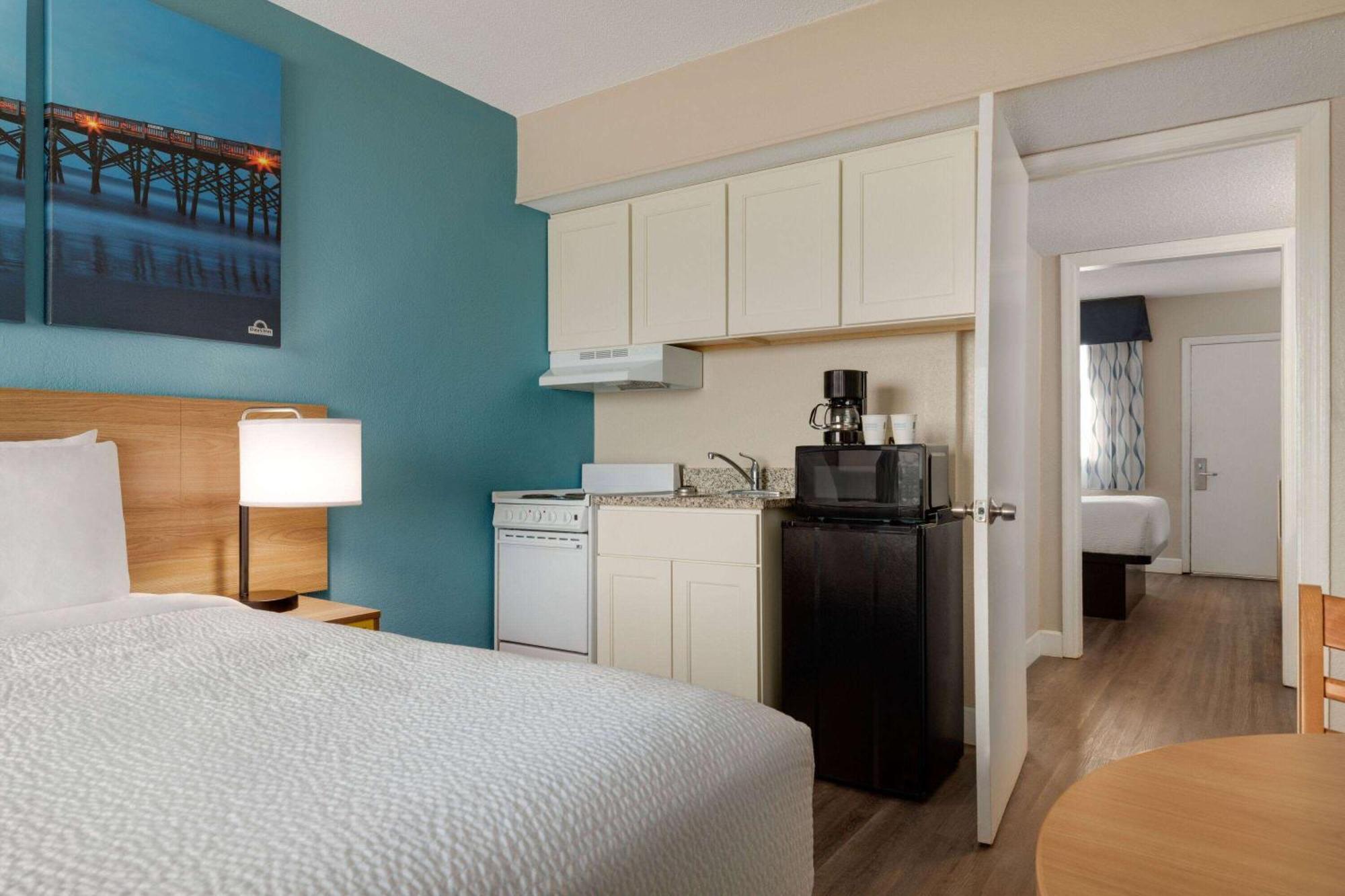 Days Inn By Wyndham Myrtle Beach-Beach Front Экстерьер фото