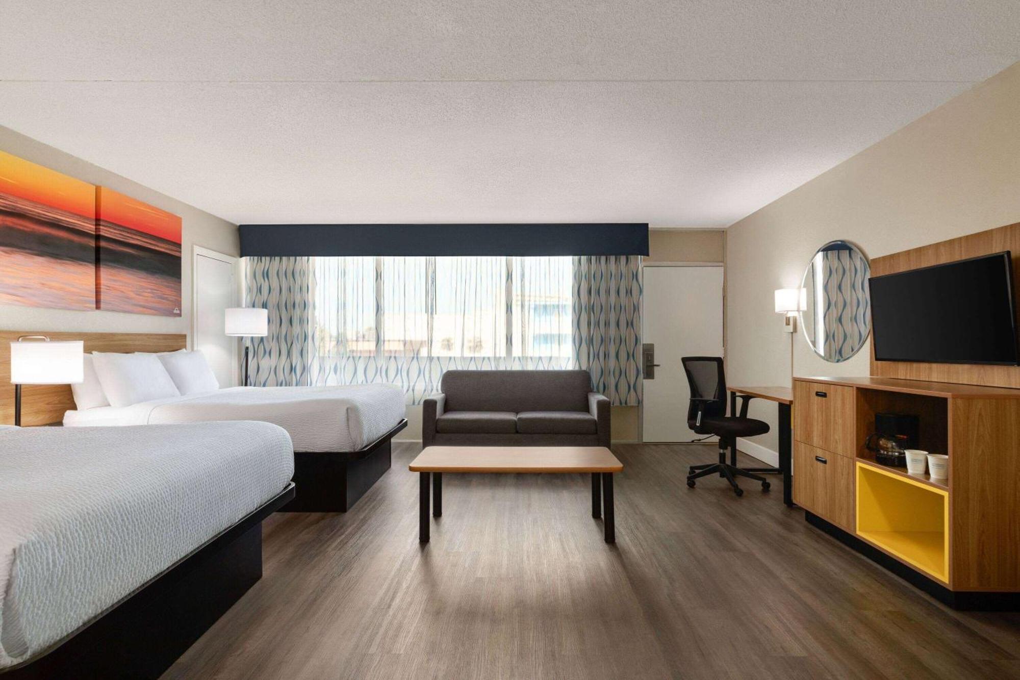 Days Inn By Wyndham Myrtle Beach-Beach Front Экстерьер фото