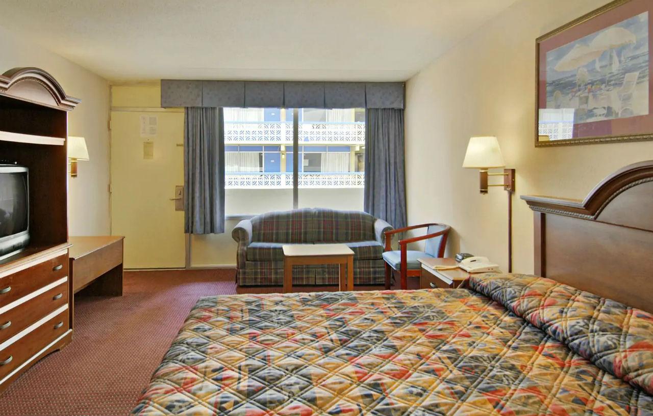 Days Inn By Wyndham Myrtle Beach-Beach Front Экстерьер фото
